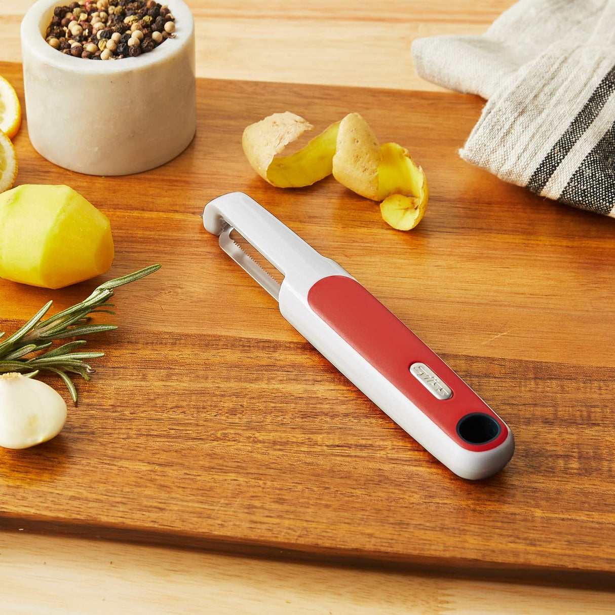 Zyliss Peeler Soft Skin | Red | Perfect for Fruits & Vegetables | Stainless Steel